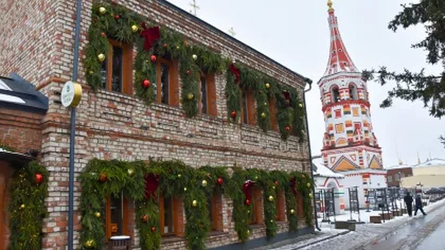 Главная картинка новости: Улицы Суздаля во всю украшают к новогодним праздникам