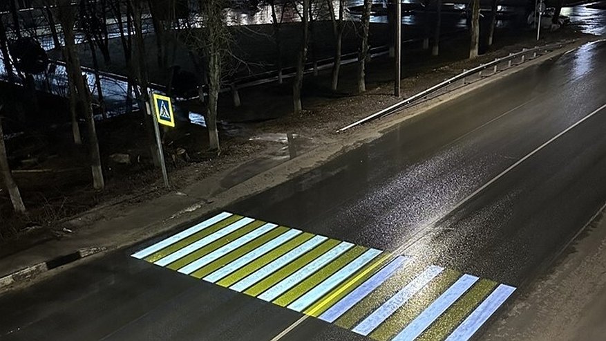 Главная картинка новости: На дорогах Владимирской области появились 20 новых проекционных пешеходных переходов