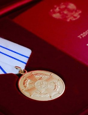 Троих жителей Владимирской области отметили государственными наградами за заслуги