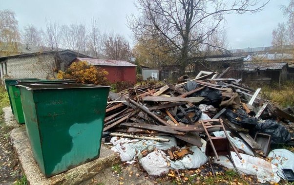 В Меленковском районе разрослась новая несанкционированная свалка