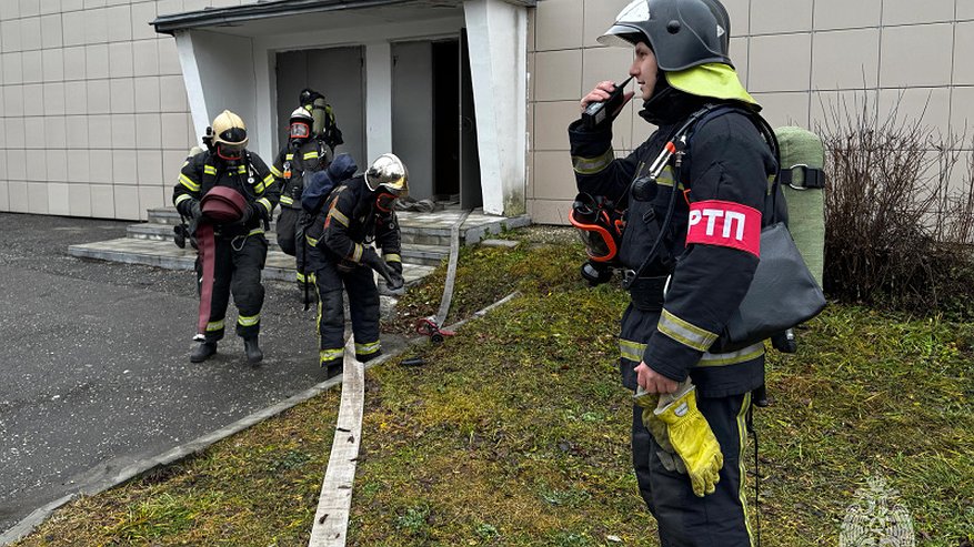 Главная картинка новости: В Вязниках прошли пожарно-тактические учения в здании городского центра “Спутник”