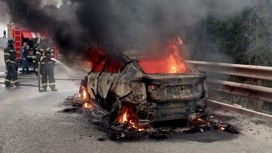 Главная картинка новости: Утром вблизи Вязников загорелась машина