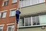 Миниатюра новости: Спасатели в Камешкове через балкон добрались до нуждавшейся в помощи пожилой женщины