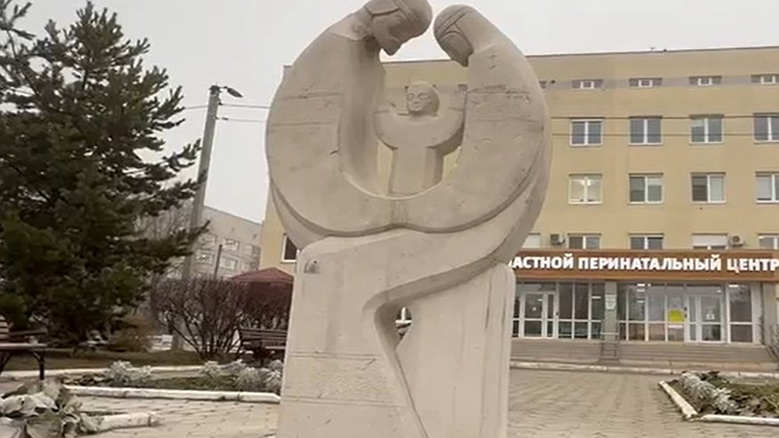 Главная картинка новости: Во Владимире установили созданные на летнем фестивале четыре белокаменные скульптуры