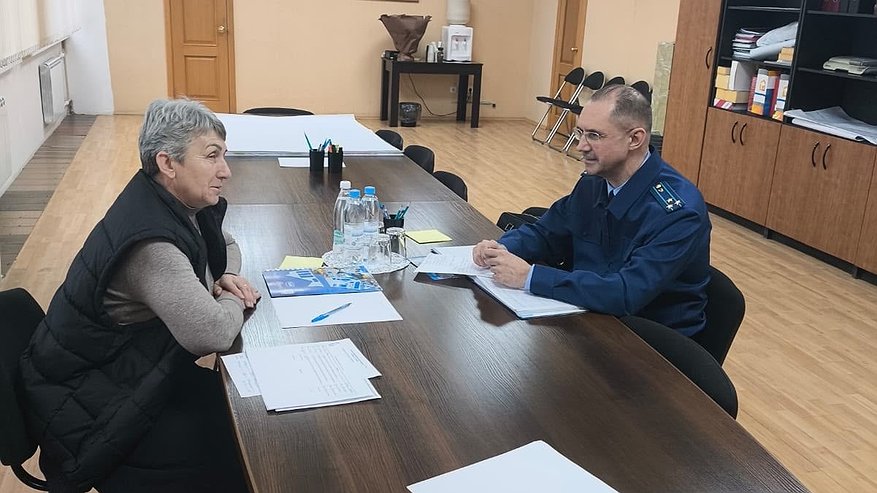 Главная картинка новости: Собинский межрайонный прокурор провел прием граждан в АО «Ставровский завод автотракторного оборудования»