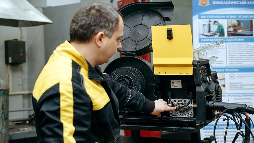 Главная картинка новости: Во Владимирской области более 800 жителей за 2025 год получили новую профессию