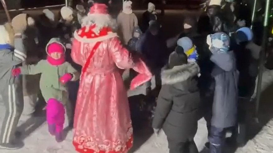 Главная картинка новости: Новогодние встречи во дворах Владимира пройдут в разных районах города