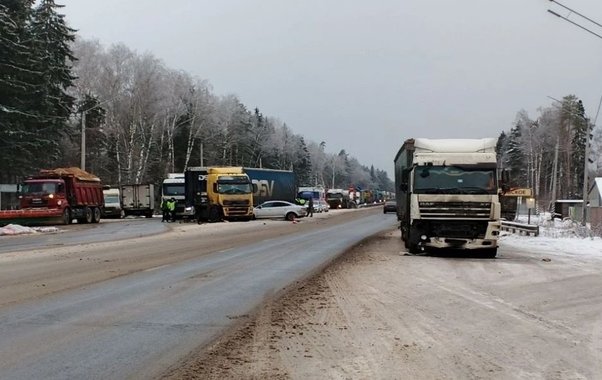 На трассе М-7 в Ковровском районе образовалась серьёзная пробка из-за серии ДТП