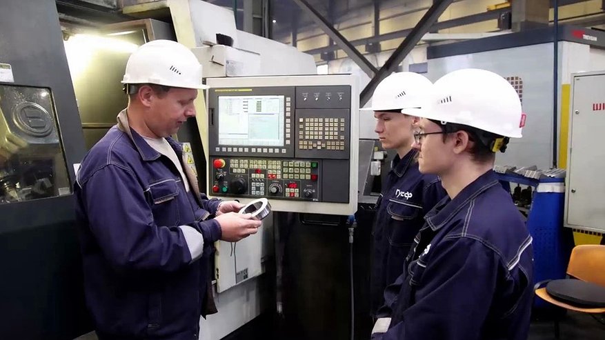 Главная картинка новости: Более 70 наставников на предприятиях региона получили выплаты за обучение сотрудников