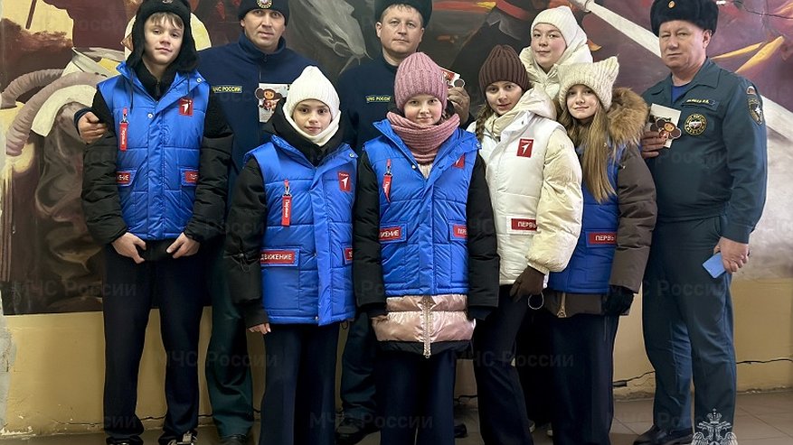 Главная картинка новости: Школьники Гусь-Хрустального посетили с экскурсией пожарно-спасательную часть