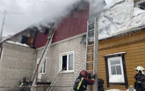 В Камешково пожар охватил 160 квадратных метров частного дома