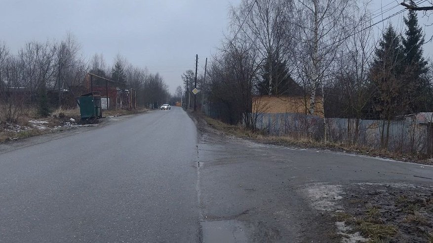 Главная картинка новости: На Железнодорожной улице в Кольчугино нет тротуаров