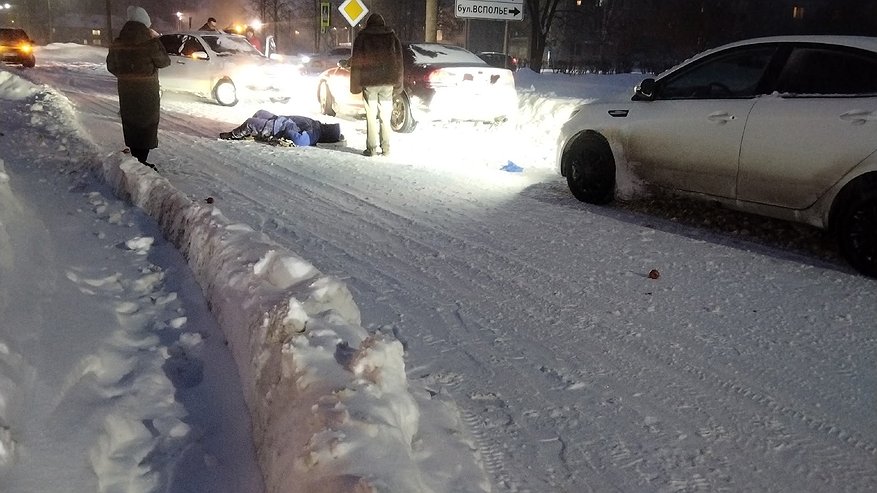 Главная картинка новости: В Суздале машина сбила двух человек на участке без «лежачих полицейских»