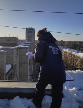 Владимирцев предупреждают о травмах из-за снега и сосулек в зимний период