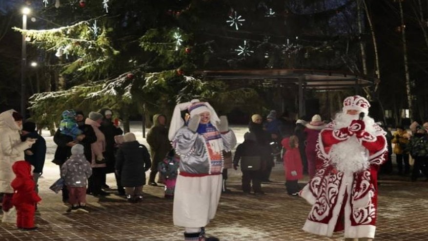 Главная картинка новости: Владимирская ёлка вышла в финал Всероссийского голосования