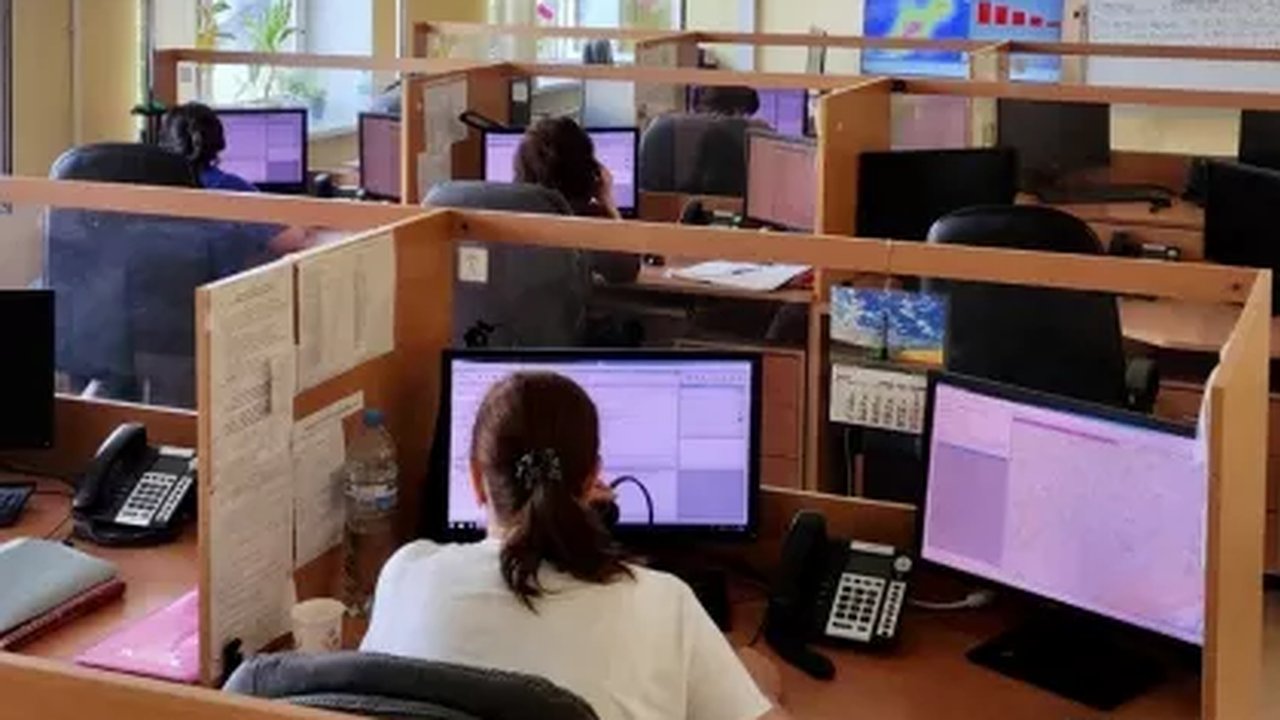 Главная картинка новости: За неделю жители региона больше 16 тысяч раз обратились по телефону экстренных служб