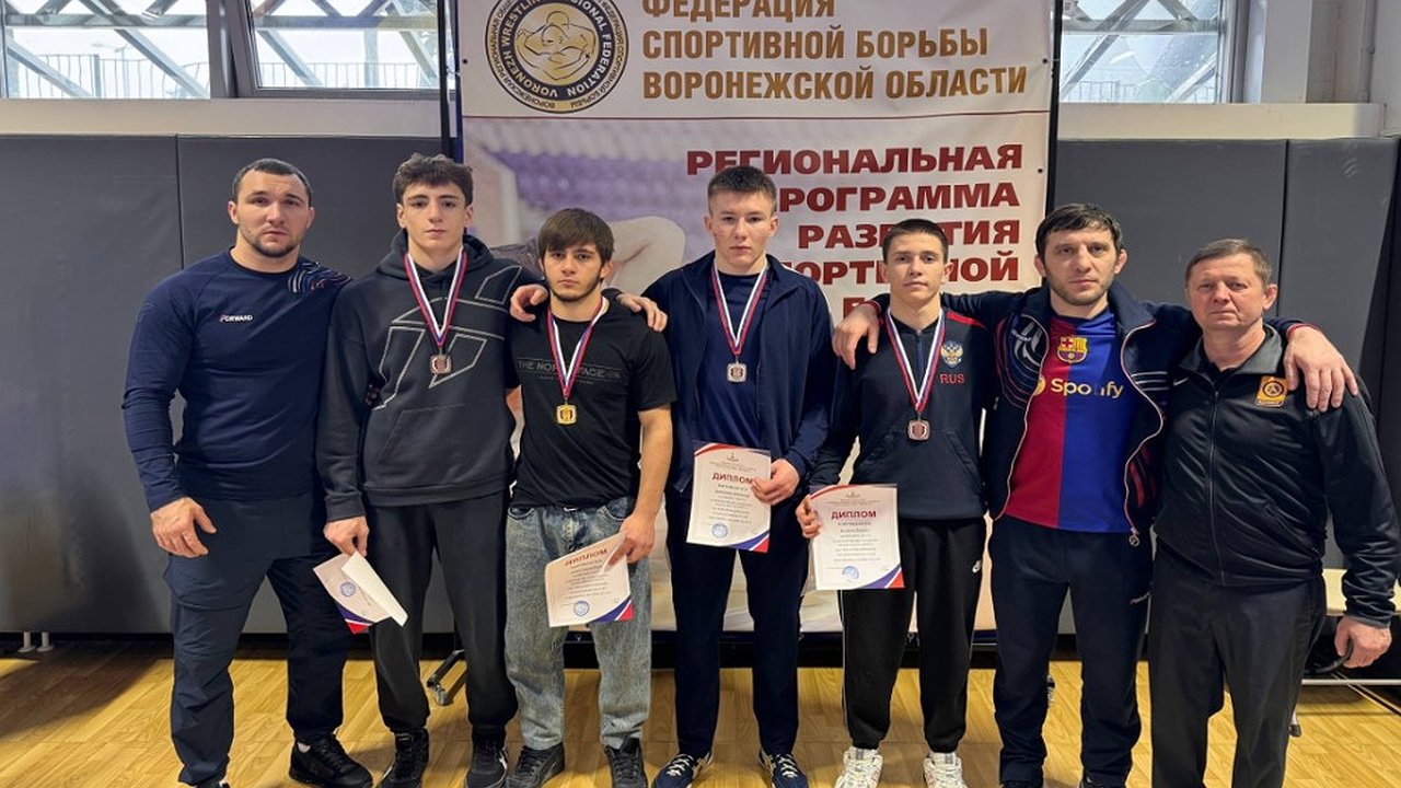 Главная картинка новости: Борцы Владимирской области завоевали медали и путёвки на первенство России