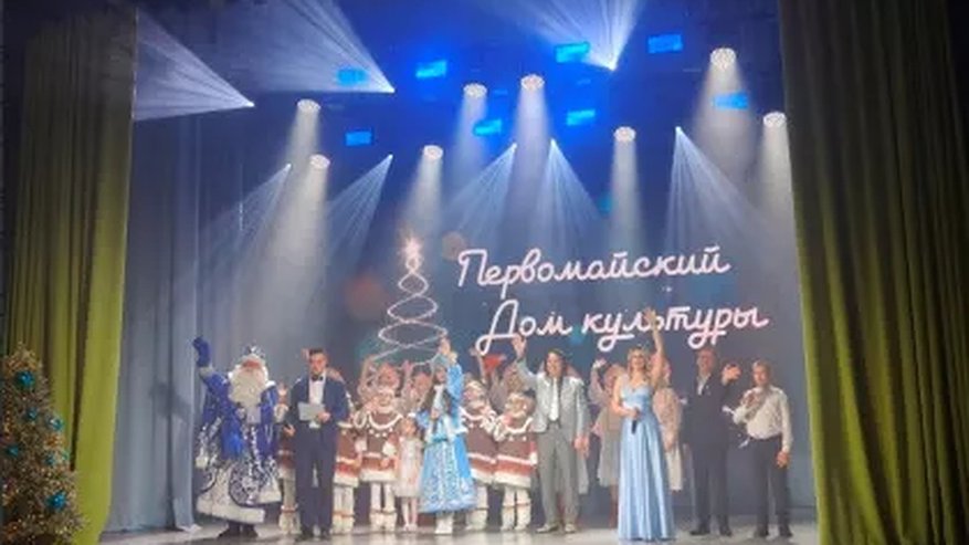 Главная картинка новости: В Ковровском районе празднование Нового года прошло в обновленном Первомайском ДК