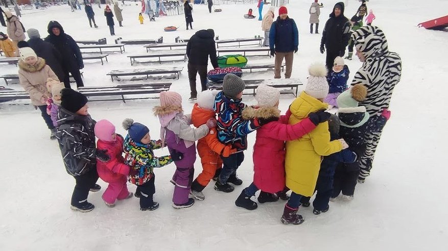 Главная картинка новости: В парке «Дружба» прошла анимационная программа «Зебра в снежном царстве» для детей