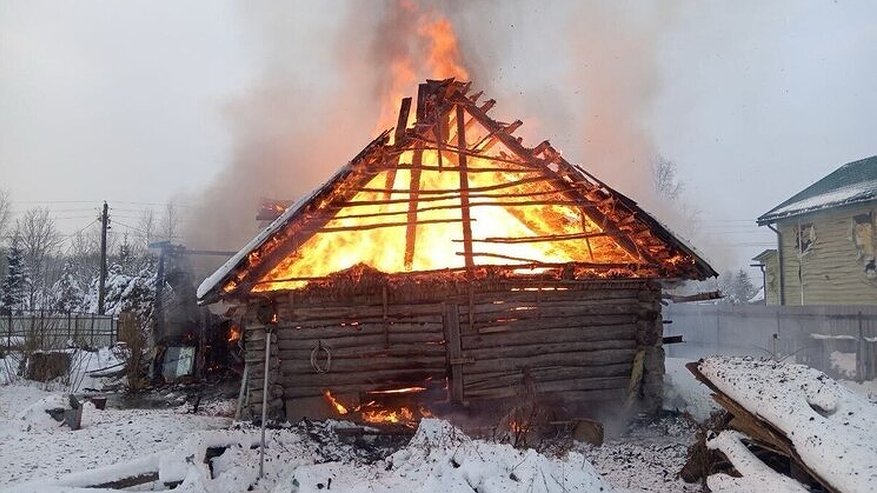 Главная картинка новости: В Александровском районе сгорел частный дом