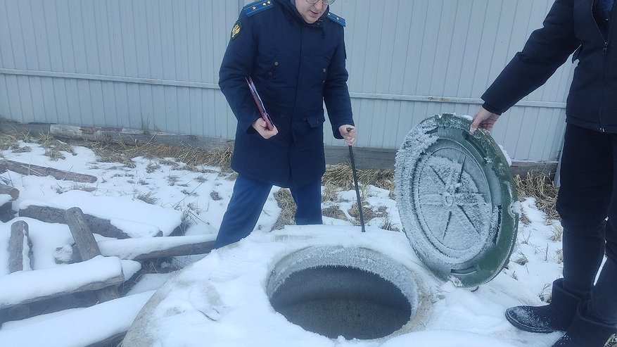 Главная картинка новости: Многодетной семье из Судогодского района устроили проблемы с канализацией