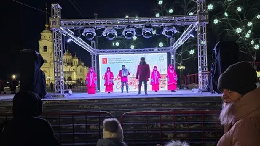 Главная картинка новости: На Соборной площади состоялось уличное представление