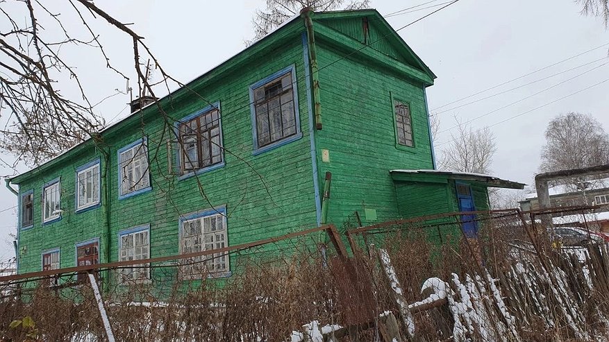 Главная картинка новости: Людей не расселяли из аварийного дома в Лакинске